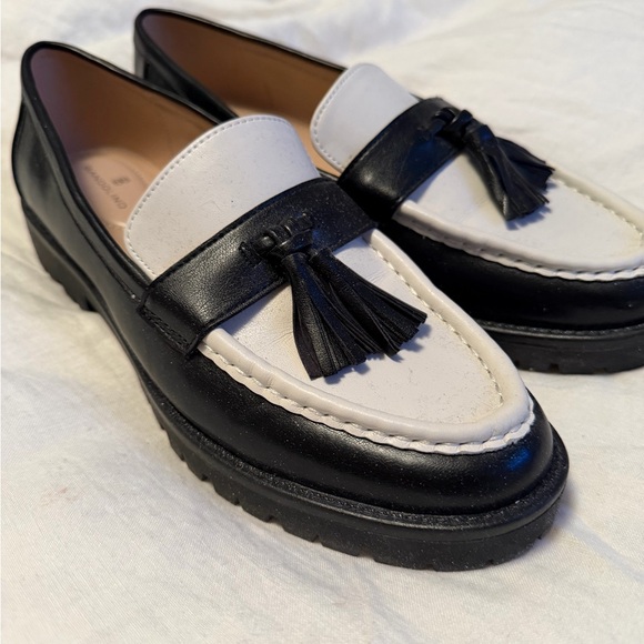 Bandolino Fillus Women's Black/Cream Tassel Loafers - Picture 2 of 7
